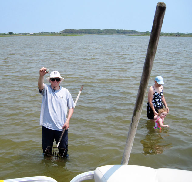 Randy finds the first clam